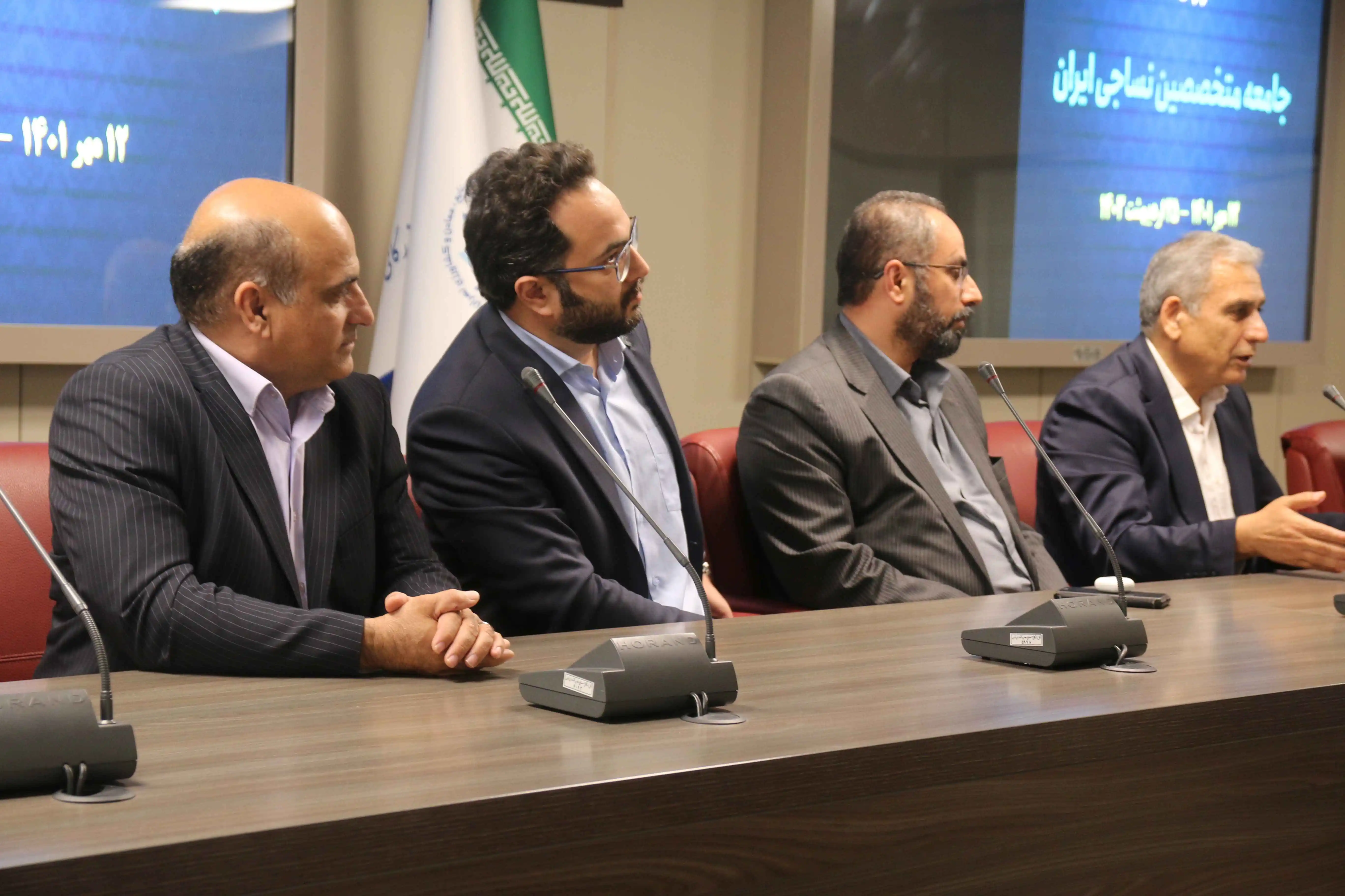 جلسه هیئت مدیره جامعه متخصصین نساجی ایران با اعضای جامعه